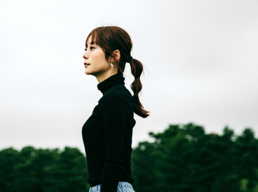 新津由衣 / YUI